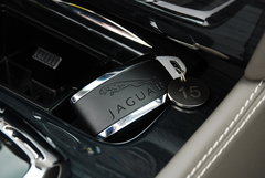 2009款 5.0 自动 V8机械增压硬顶跑车
