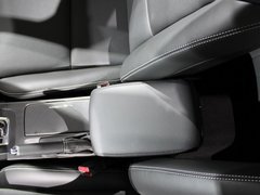 2010款 2.4 CVT 两驱豪华型