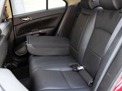 2010款 2.4 CVT 两驱豪华型
