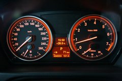 2010款 325i 2.5L 时尚型