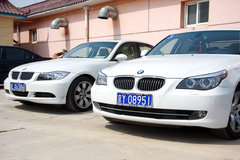 2010款 325i 2.5L 时尚型