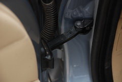 2010款 325i 2.5L 时尚型