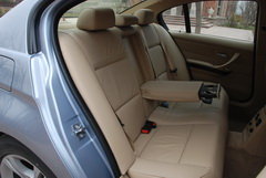 2010款 325i 2.5L 时尚型