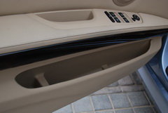 2010款 325i 2.5L 时尚型