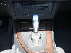 2010款 325i 2.5L 时尚型