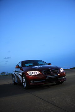 2010款 325i 2.5L 时尚型