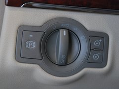 2010款 3.0L 自动 豪华版