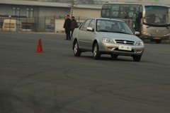 2010款 1.0L MT 标准型