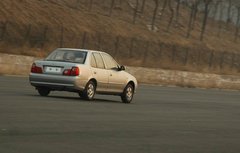 2010款 1.0L MT 标准型