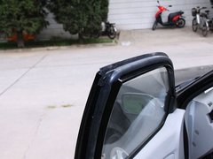 2010款 1.0L MT 标准型