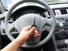 2010款 1.0L MT 标准型