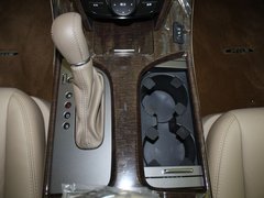2010款 3.7L 自动 标准版 7座
