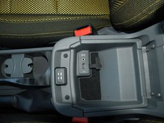 2011款 两厢 1.8L 自动 时尚型