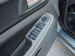 2011款 两厢 1.8L 自动 时尚型