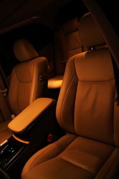 2010款 3.0L AT V6 Royal Saloon 尊享版