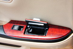 2010款 3.0L AT V6 Royal Saloon 尊享版