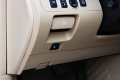 2010款 3.0L AT V6 Royal Saloon 尊享版