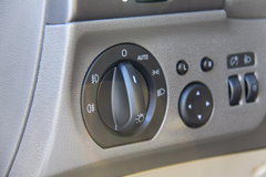 2010款 2.0L 自动 三厢尊贵型