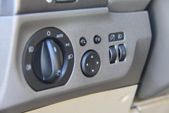 2010款 2.0L 自动 三厢尊贵型
