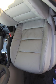2010款 2.0L 自动 三厢尊贵型