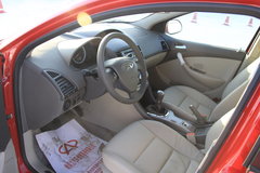 2010款 2.0L 自动 三厢尊贵型