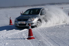 2010款 2.0L 自动 三厢尊贵型