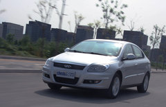 2010款 2.0L 自动 三厢尊贵型