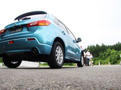 2010款 2.0 CVT 四驱 劲酷版5座