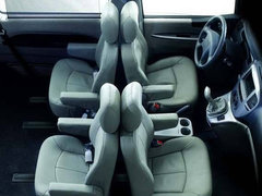 2010款 Q3 2.0L 手动 7座标准版