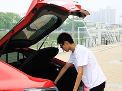 2010款 2.0L 自動(dòng) 豪華版