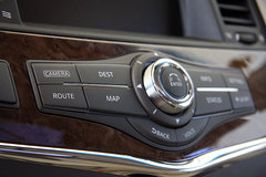 2011款 QX56 5.6L 自动 7座
