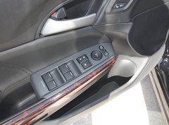 2011款 3.5L 自动 尊贵版 5座