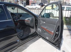 2011款 3.5L 自动 尊贵版 5座