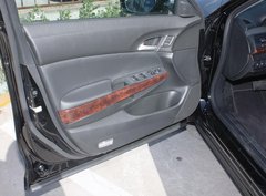 2011款 3.5L 自动 尊贵版 5座