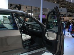 2011款 4.4T xDrive50i领先型 5座