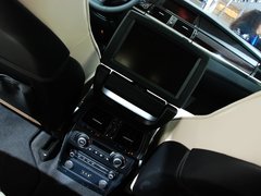 2011款 4.4T xDrive50i领先型 5座