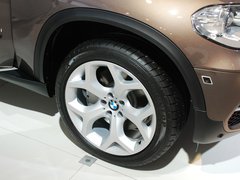 2011款 4.4T xDrive50i领先型 5座