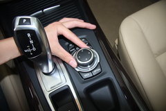 2011款 4.4T xDrive50i领先型 5座