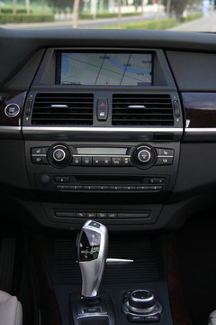 2011款 4.4T xDrive50i领先型 5座
