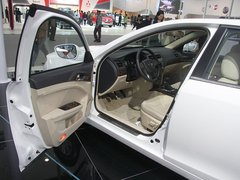 2011款 2.0L 自动 尊贵型