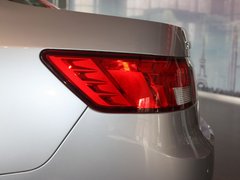 2011款 2.0L 自动 尊贵型