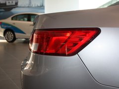 2011款 2.0L 自动 尊贵型