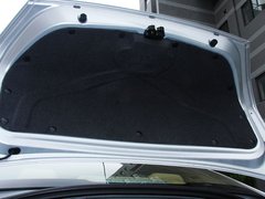 2010款 2.0L 自动 三厢尊贵型