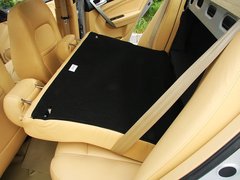 2010款 2.0L 自动 三厢尊贵型