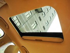 2010款 2.0L 自动 三厢尊贵型