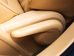 2010款 2.0L 自动 三厢尊贵型