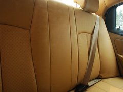 2010款 2.0L 自动 三厢尊贵型