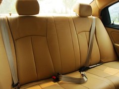 2010款 2.0L 自动 三厢尊贵型