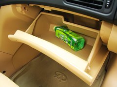 2010款 2.0L 自动 三厢尊贵型