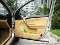 2010款 2.0L 自动 三厢尊贵型
